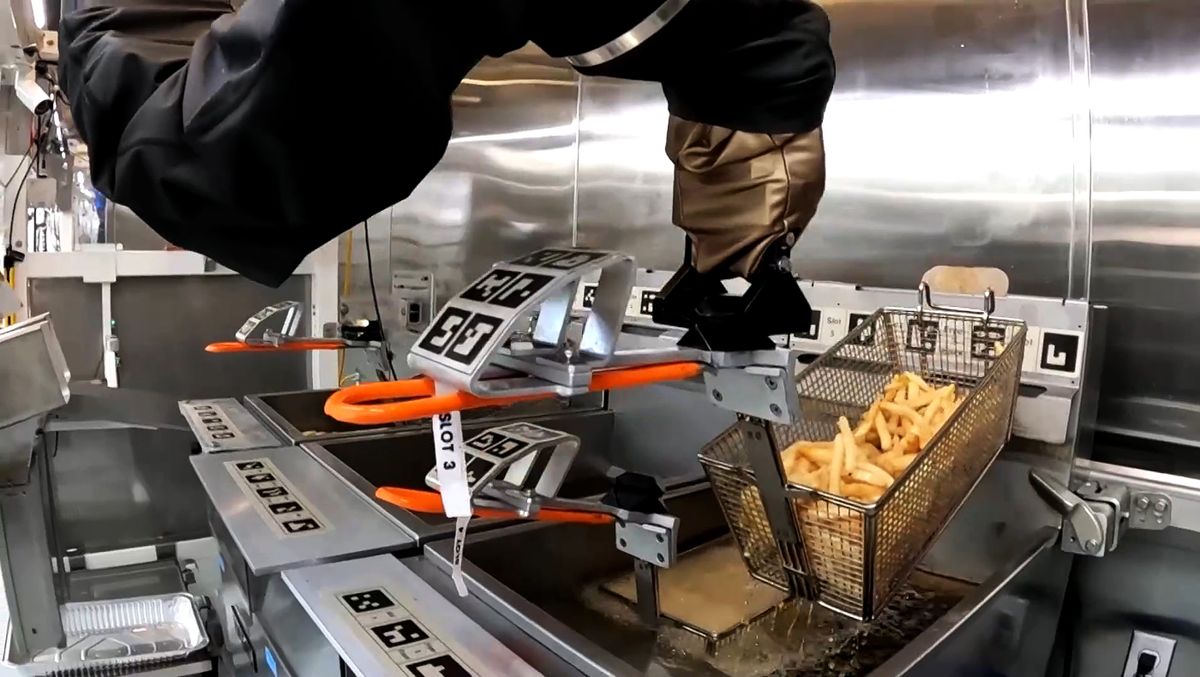 reuters.com / Flippy 2 robot, sültkrumpli, hagyma, gyorsétterem, étterem, konyha, robot,