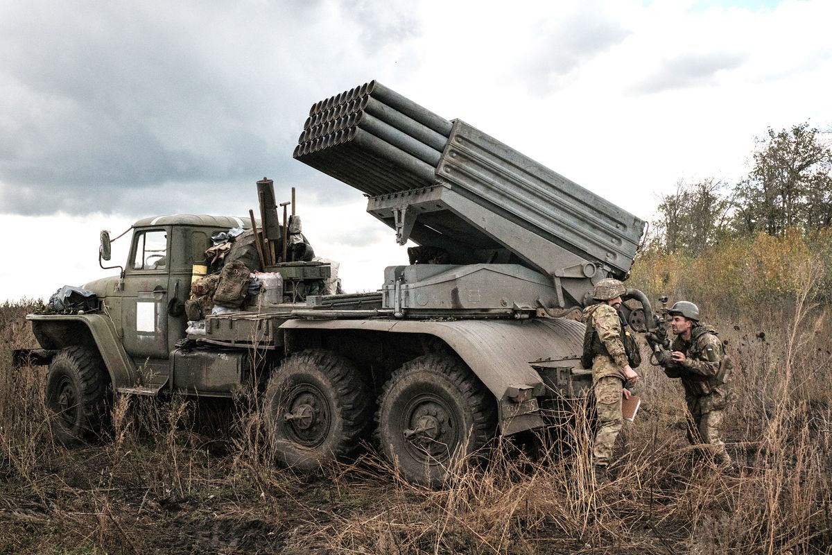 Ukrainian soldiers prepare to fire a BM-21 'Grad' multiple rocket launcher towards Russian positions in Kharkiv region on October 4, 2022. (Photo by Yasuyoshi CHIBA / AFP)