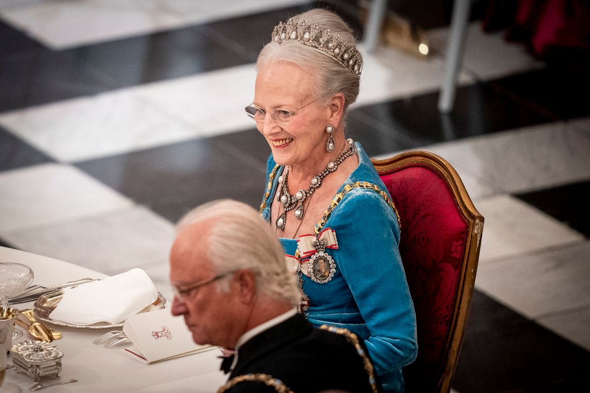 II. MARGIT, Koppenhága, 2022. szeptember 12.II. Margit dán királynő a trónra lépésének 50. évfordulója alkalmából adott díszvacsorán a koppenhágai Christiansborg-palotában 2022. szeptember 11-én. Dánia 82 éves uralkodóját 1972. január 14-én koronázták meg.MTI/EPA/Ritzau/Mads Claus Rasmussen, Koppenhága, 2022. szeptember 12.
II. Margit dán királynő a trónra lépésének 50. évfordulója alkalmából adott díszvacsorán a koppenhágai Christiansborg-palotában 2022. szeptember 11-én. Dánia 82 éves uralkodóját 1972. január 14-én koronázták meg.
MTI/EPA/Ritzau/Mads Claus Rasmussen