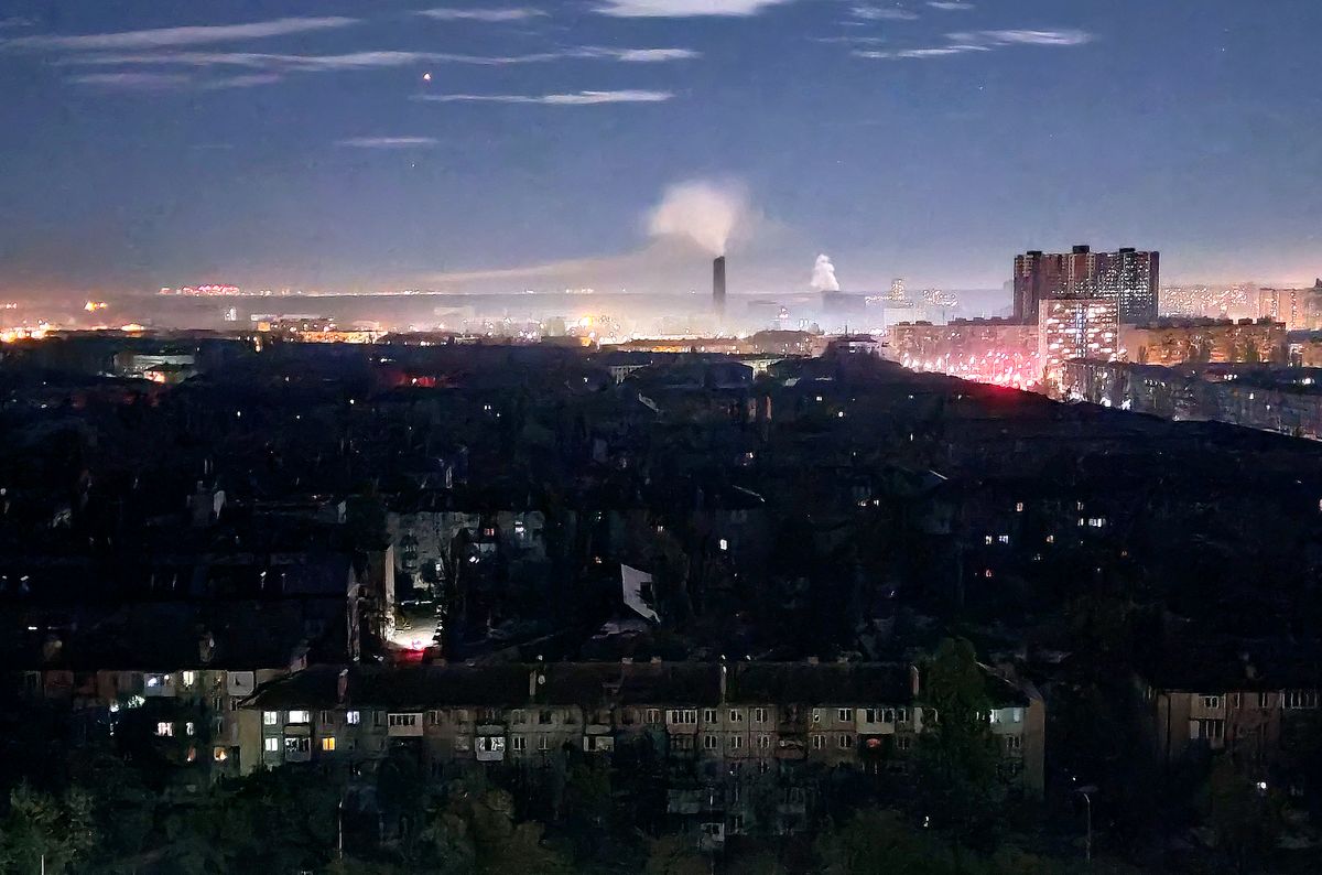 A photograph shows a view of Kyiv late on October 11, 2022 during a rolling blackout of parts of districts of the Ukrainian capital following rocket attacks to critical infrastructures in the evening, amid the Russian invasion of Ukraine. (Photo by Eugene KOTENKO / AFP) UKRAINE-RUSSIA-WAR-CONFLICT-ENERGY