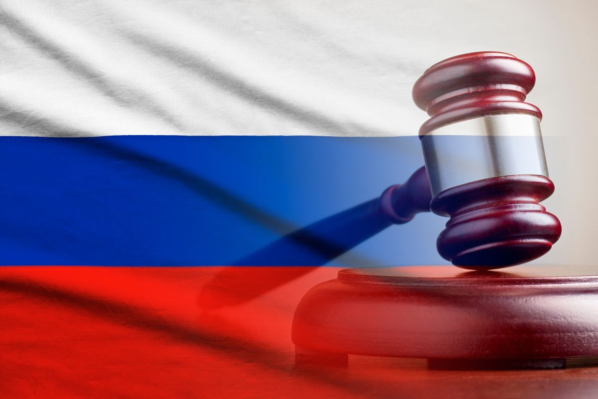 Legal,Gavel,Over,A,Flag,Of,The,Russia