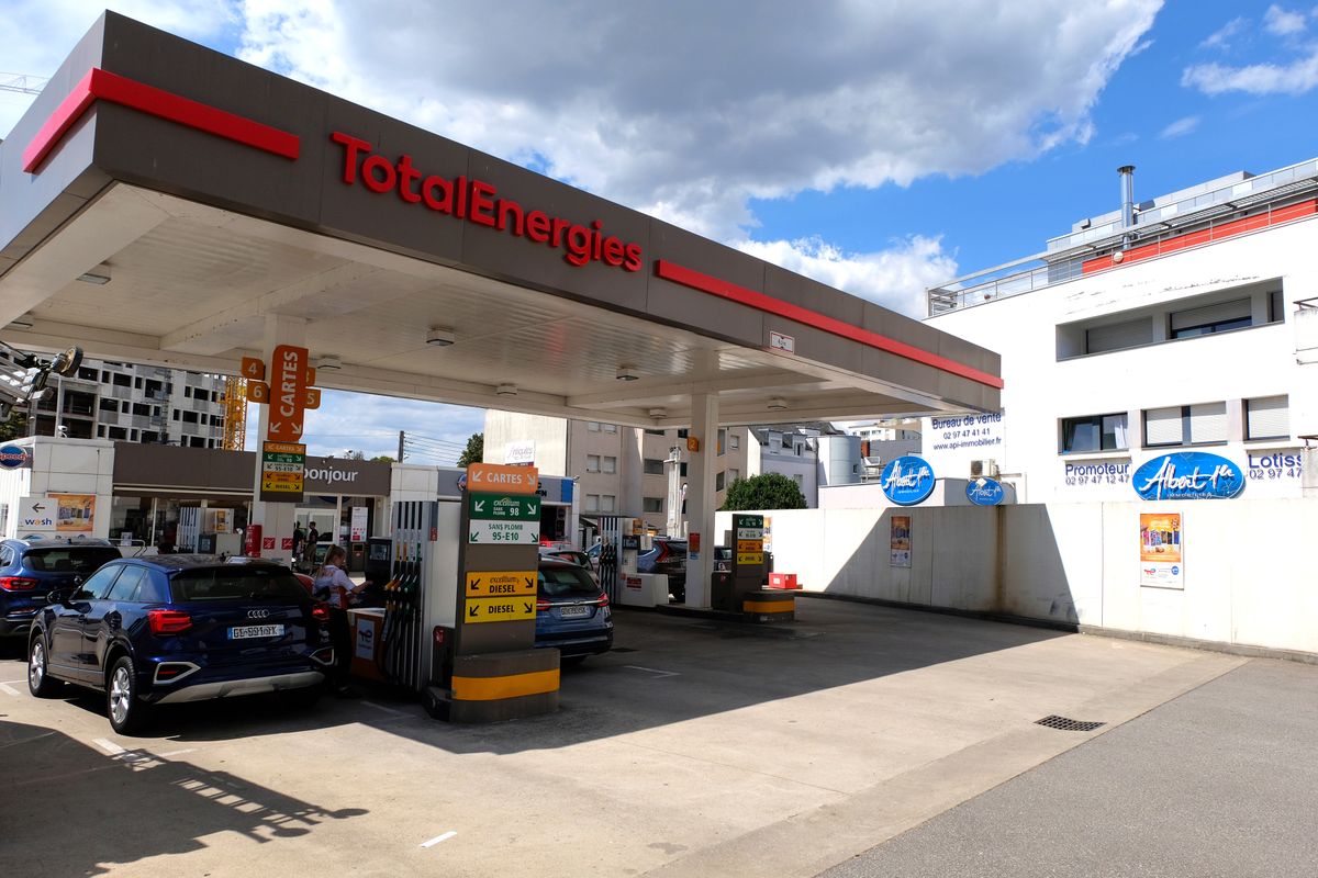 Vannes,,France,,July,28,,2022,:,Fill,Up,At,A, Vannes, France, July 28, 2022 : Fill up at a TotalEnergies service station in France  Vannes, France, July 28, 2022 : Fill up at a TotalEnergies service station in France 