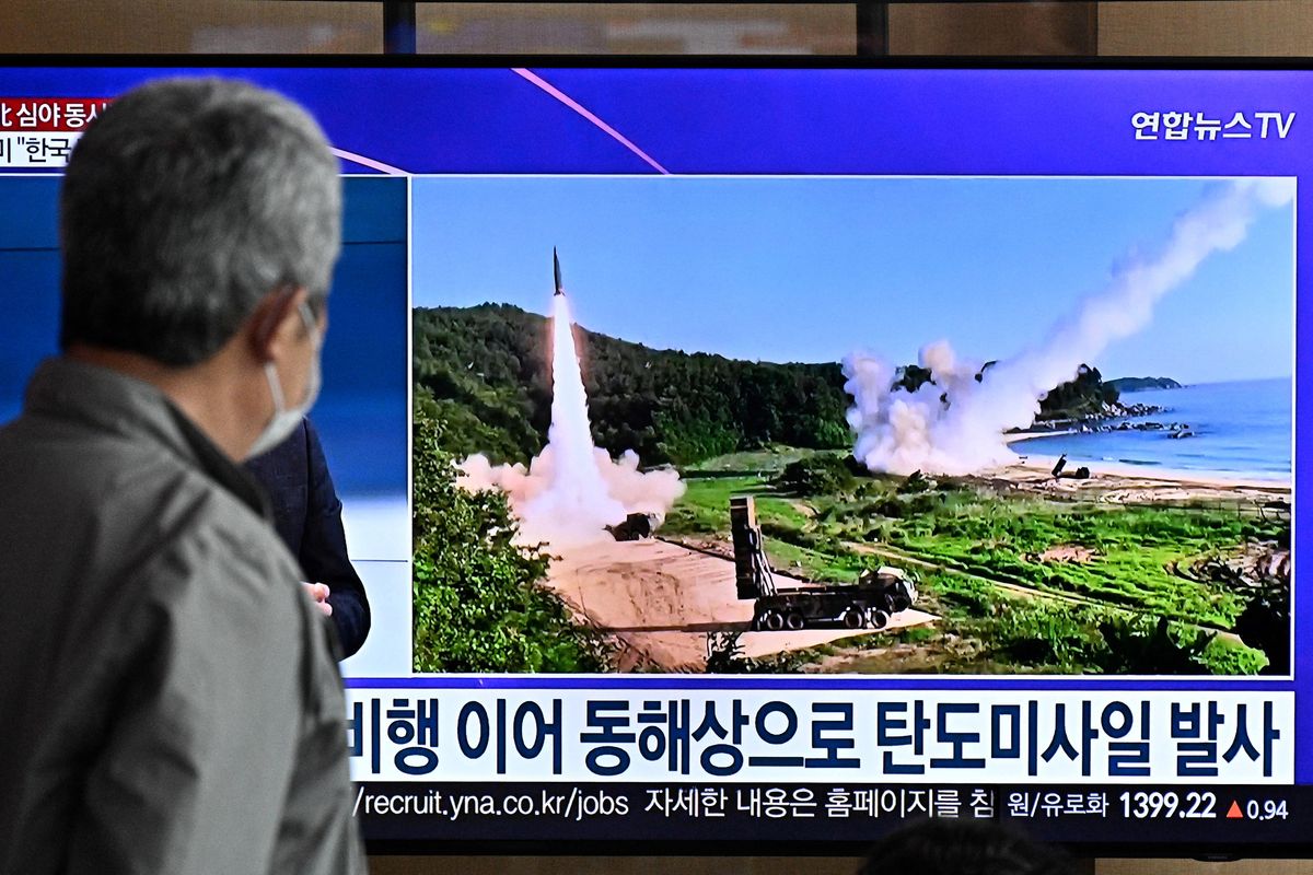 A man watches a news broadcast showing file footage of a North Korean missile test, at a railway station in Seoul on October 14, 2022. (Photo by Anthony WALLACE / AFP)