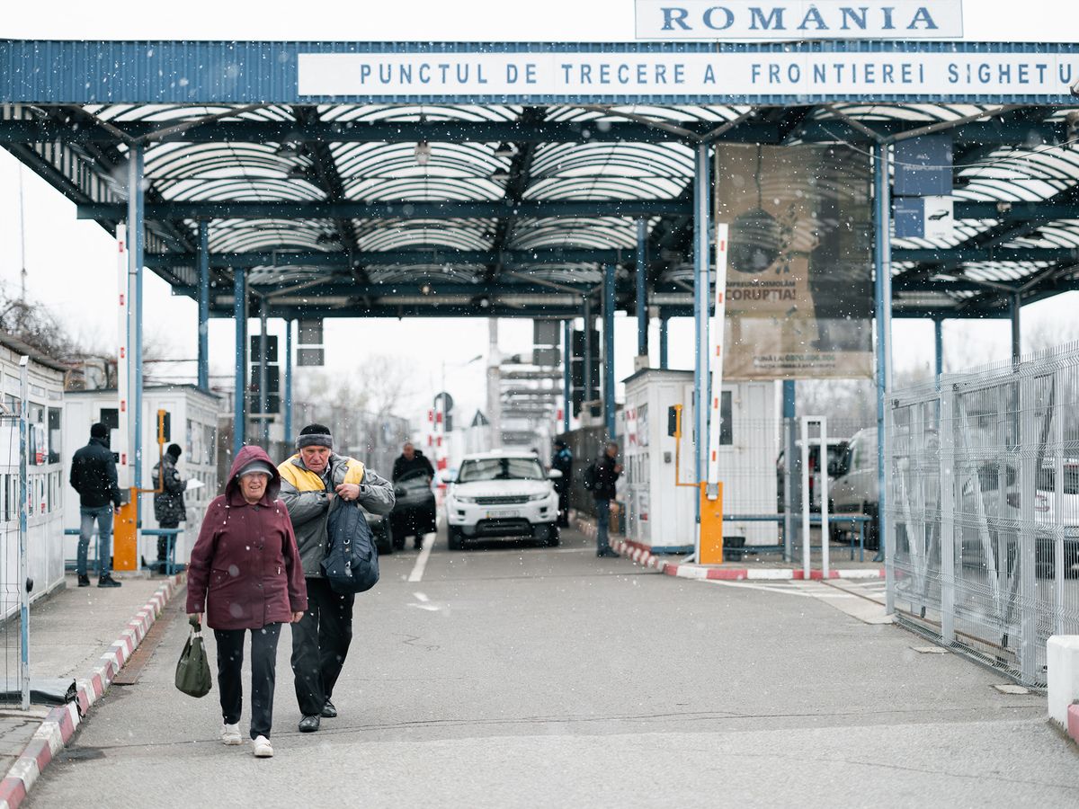 ROMANIA- SIGHETU MARMATIEI ROMANIA UKRAINE BORDER CROSS
