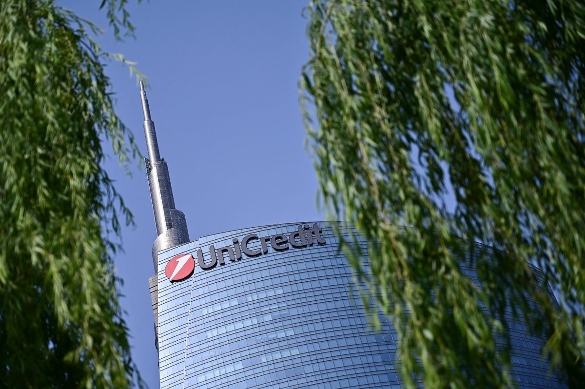 A picture taken from Milan's botanical park "Library of Trees" in the Porta Nuova district on May 22, 2020 shows the Unicredit tower. 