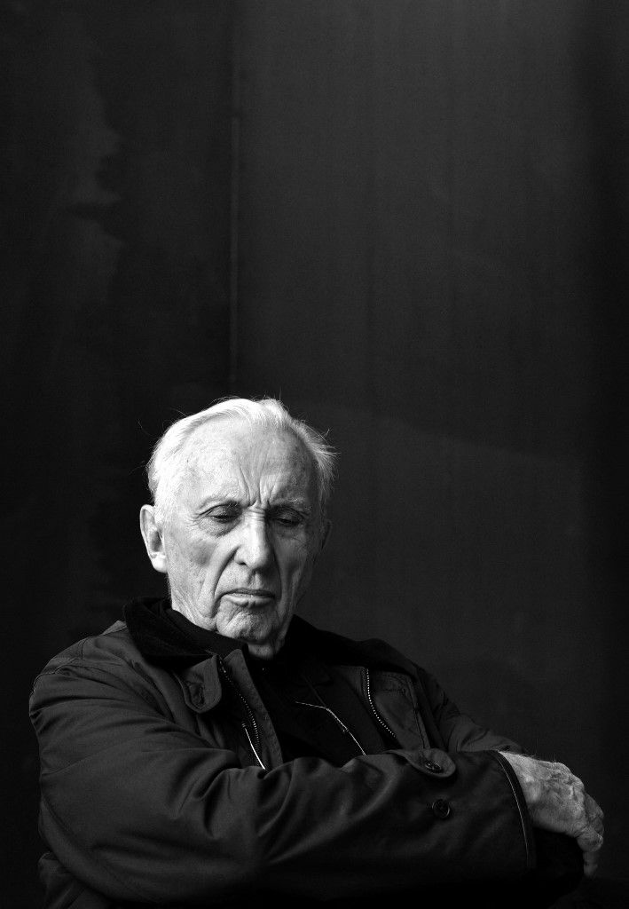 FRANCE. OCCITANY. AVEYRON (12) RODEZ, SOULAGES MUSEUM. TEMPORARY EXHIBITION ROOM, THE ARTIST PIERRE SOULAGES IN 2014, IN FRONT OF AN OUTRENOIR