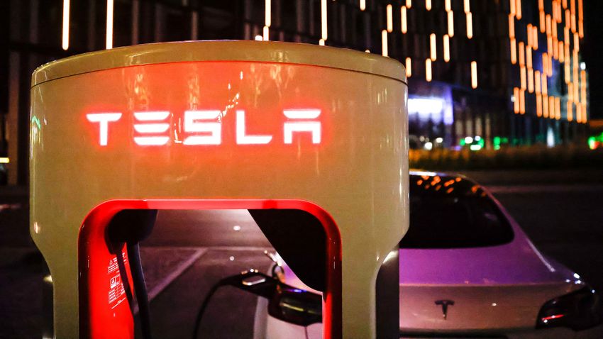 Elon Musk mira el mapa: Tesla podría elegir a Siófok