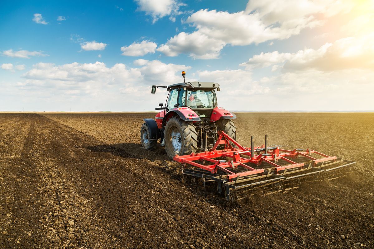 Farmer,In,Tractor,Preparing,Land,With,Seedbed,Cultivator,As,Part, agrárkultúra, agrár, traktor, mezőgazdaság