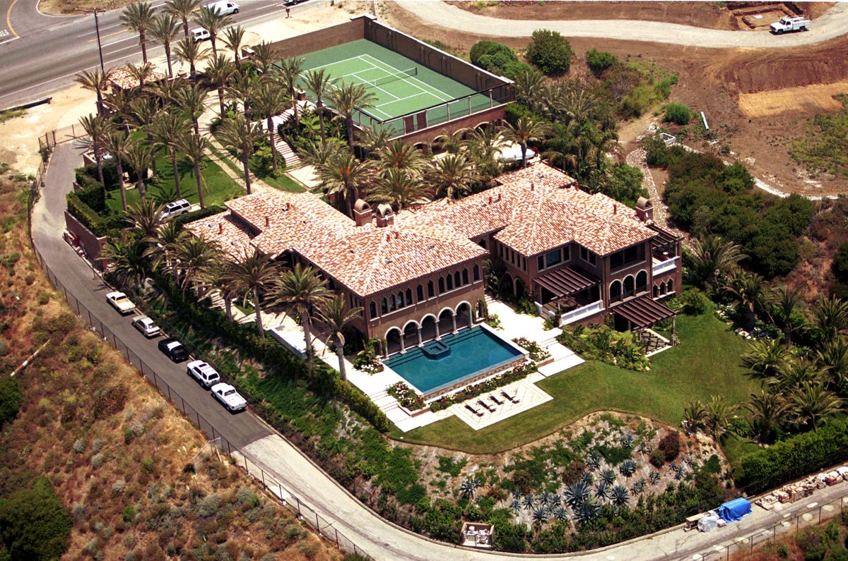 Cher''s Home In Malibu, 390747 03: The home of Cher as seen from the air June 18, 2001 in Malibu, CA. (Photo by Jason Kirk/Getty Images)