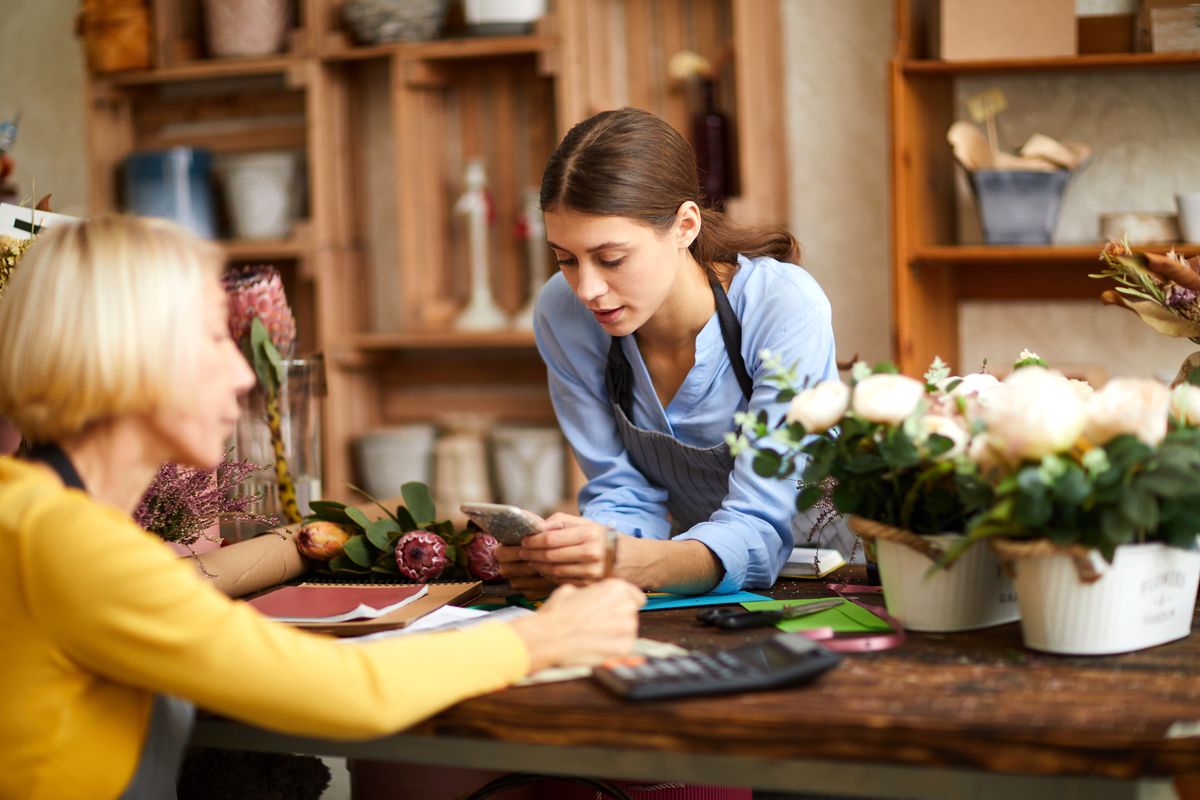 Portrait,Of,Two,Female,Business,Owners,Managing,Flower,Shop,,Copy, Portrait of two female business owners managing flower shop, copy space