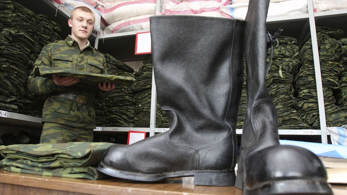 Megakadhat a mozgósítás, nincs mibe öltöztetni az orosz katonákat, mert eltűntek az egyenruhák 