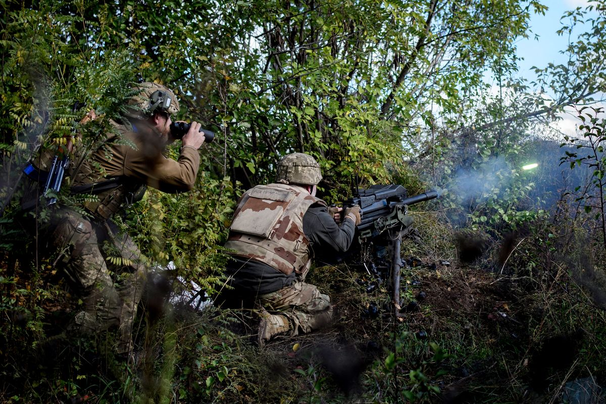 A soldier of Ukraine's 5th Regiment of Assault Infantry fires a US-made MK-19 automatic grenade launcher towards Russian positions in less than 800 metres away at a front line near Toretsk in the Donetsk region on October 12, 2022, amid the Russian invasion of Ukraine. (Photo by Dave CLARK / AFP)