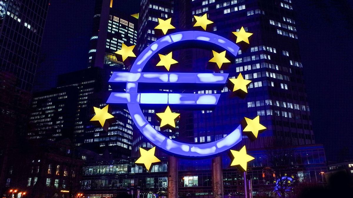 Frankfurt,,Germany-february,12,:,Euro,Sign.,European,Central,Bank,(ecb)
Frankfurt, Germany-February 12 : Euro Sign. European Central Bank (ECB) is the central bank for the euro and administers the monetary policy of the Eurozone. February 12, 2014 in Frankfurt, Germany.  