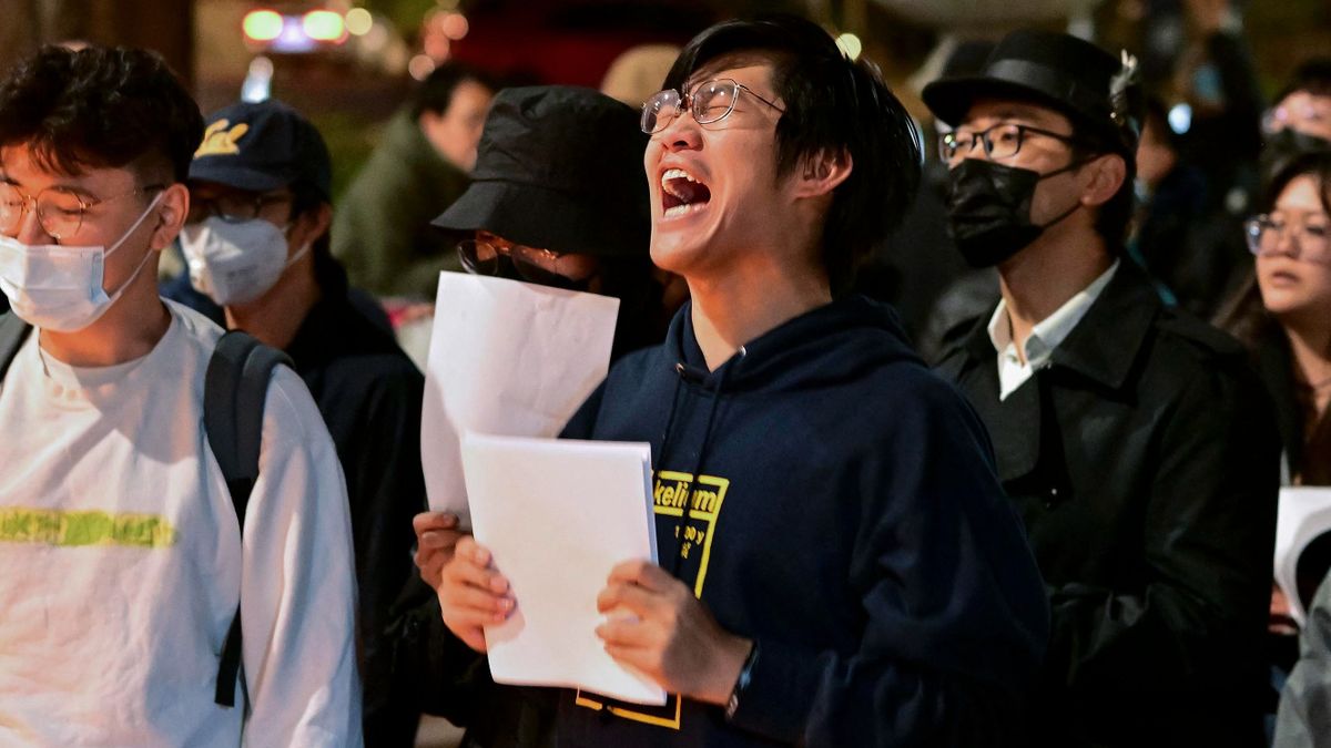 A kínai rendőrök elkezdték lekapcsolni a hétvégi tüntetések résztvevőit 