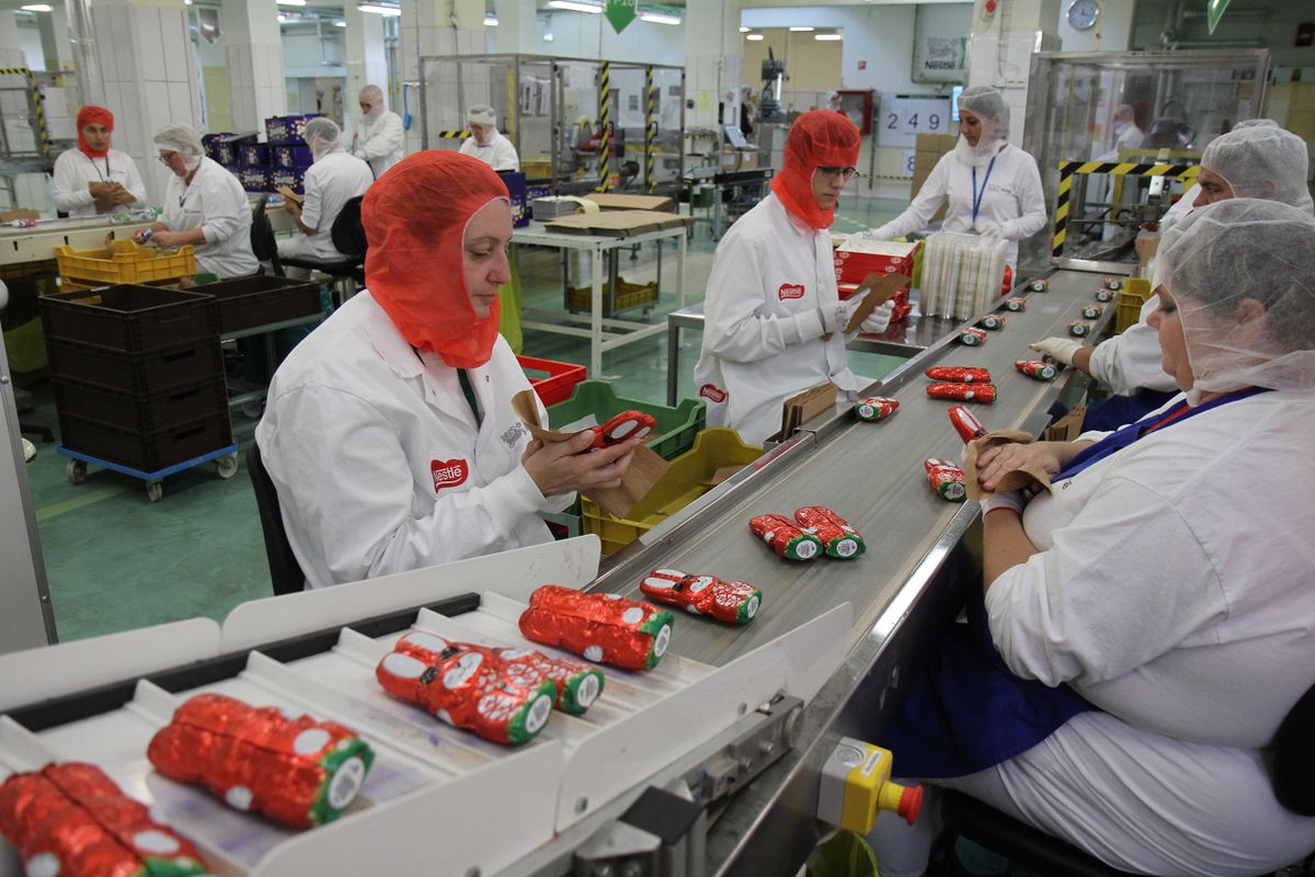 20220906 DiósgyőrA Nestlé egyetlen üreges csokoládéfigurákat is gyártó üzemében tett látogatást szerkesztőségünk acég meghívására. A bemutatók során megismerkedhettünk a csokoládéfigura-készítés rejtelmeivel és a csomagolás technológiájával.