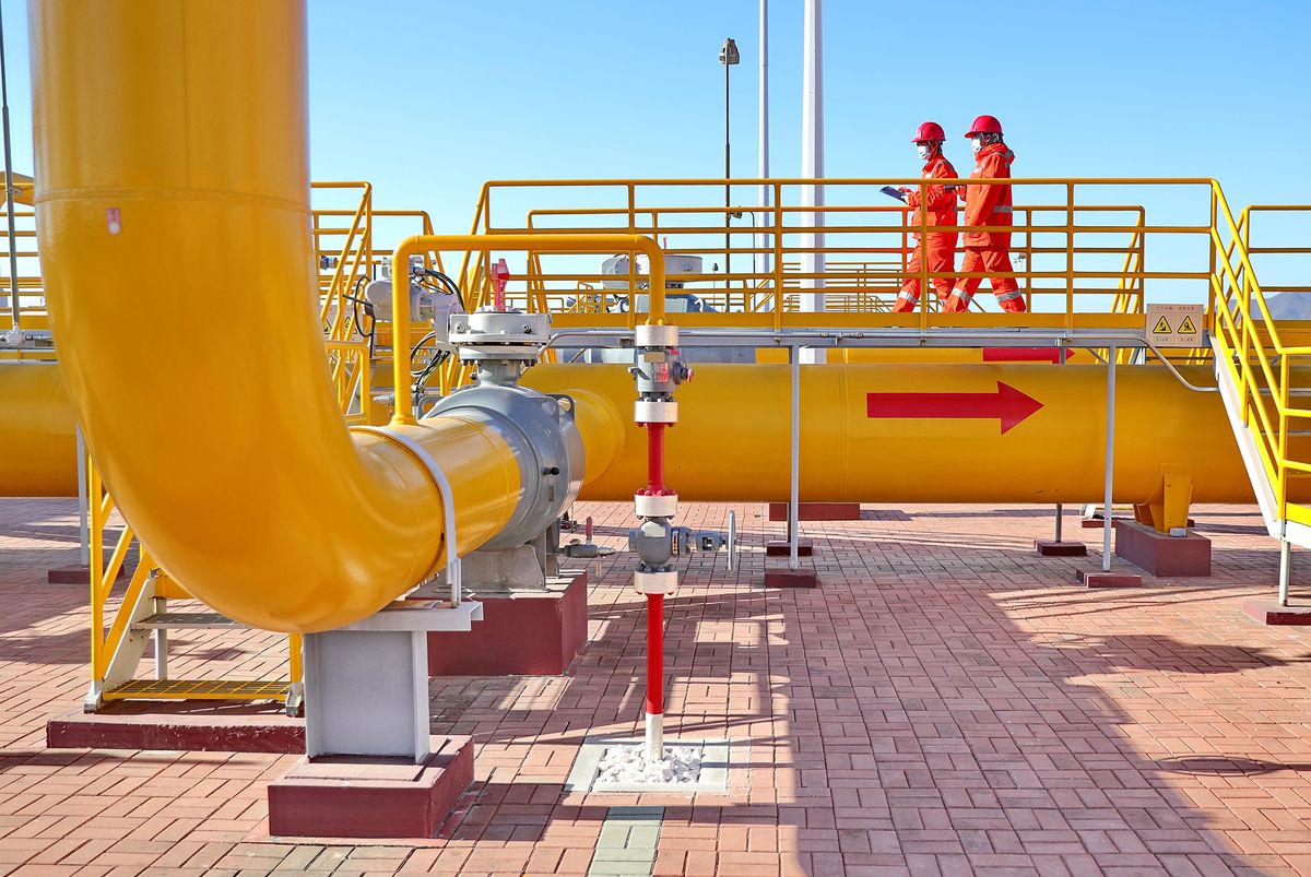 Technicians Inspect Pipeline Facilities In Qinhuangdao