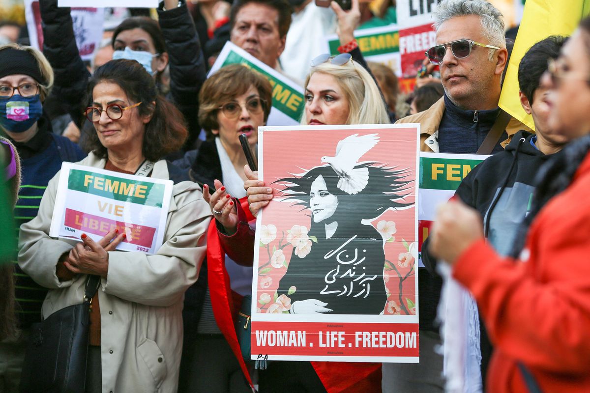 Demonstration In Paris In Support Of Iranians
Irán, szankció