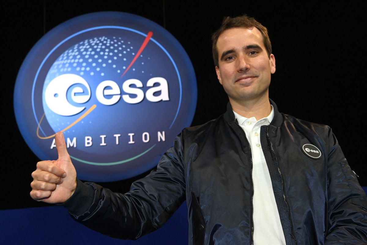 Astronaut trainee Raphael Liegeois poses for the photographer at the council of the European Space Agency (ESA) at ministerial level (CM22), in Paris, Wednesday 23 November 2022. The ESA announces the selection of four to six astronauts. If there were a Belgian among them, State Secretary Dermine says it would be "an excellent signal for the space sector in Belgium and an incredible stimulus to promote science in Belgium, in the first place among young people."BELGA PHOTO ERIC LALMAND (Photo by ERIC LALMAND / BELGA MAG / Belga via AFP)
Európai Űrügynökség