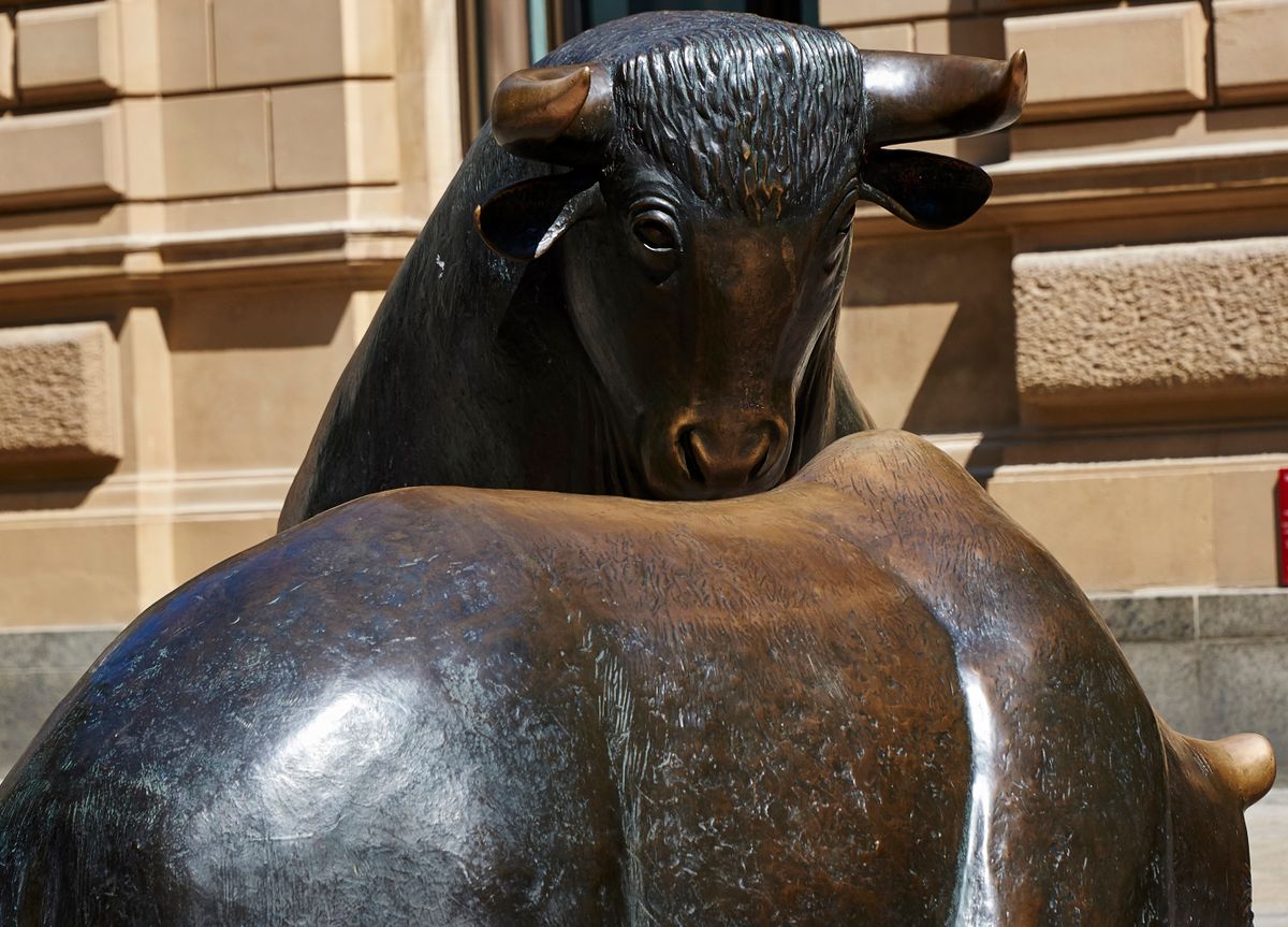 Bull and Bear outside the German Stock Exchange in Frankfurt, Germany, 06 July 2015. Stocks and bonds in Europe fell after Greece's voters set the country on a collision course with the rest of the eurozone. Greeks voted 'No' to EU, ECB and IMF policies. DAX index is down by almost 1.5 percent a by midafternoon. 