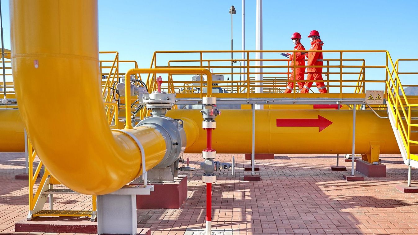 Technicians Inspect Pipeline Facilities In Qinhuangdao
