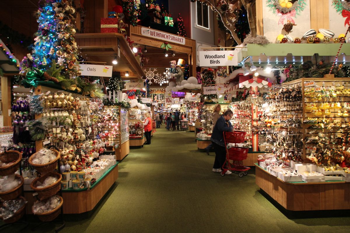 World's largest Christmas market, 
Customers browse in Bonner's Christmas Wonderland, an 8,000 square meter Christmas market in Frankenmuth, USA, 01 December 2016. Customers recieve a fold-out map upon entering the market to help them find their way. The owner was descended from German immigrants and died in 2008 at the age of 77. Photo: Christina Horsten/dpa (Photo by Christina Horsten / DPA / dpa Picture-Alliance via AFP)