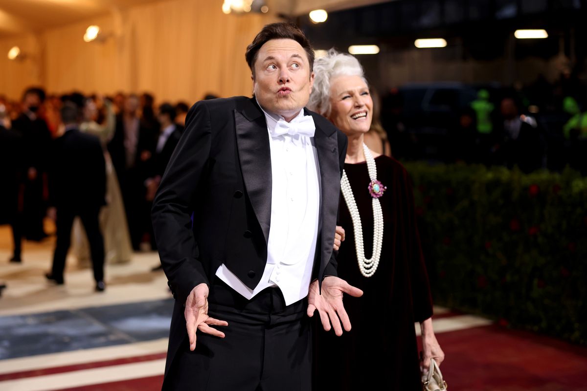 The 2022 Met Gala Celebrating "In America: An Anthology of Fashion" - Arrivals NEW YORK, NEW YORK - MAY 02: Elon Musk and Maye Musk attend The 2022 Met Gala Celebrating "In America: An Anthology of Fashion" at The Metropolitan Museum of Art on May 02, 2022 in New York City. (Photo by John Shearer/Getty Images)