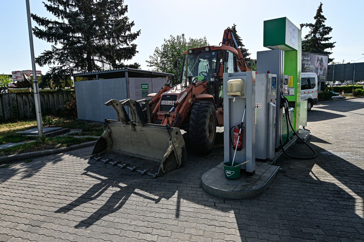 20220629 Szeged MOL kút tankolás ársapka, hatósági árKépen: dízel