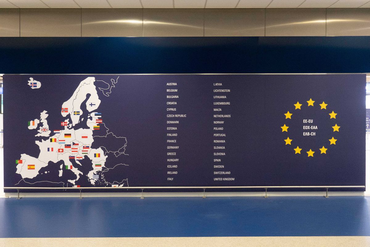 Non EU Passport Control At Athens Airport
schengeni térség