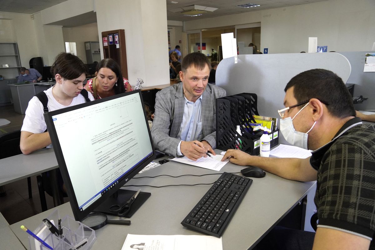 Russia hands out passports in Ukraine cities Kherson and Melitopol, KHERSON, UKRAINE - JULY 21: Kirill Stremousov (2nd R) arrives to apply for new Russian passport at a centre in Kherson after Russian President Vladimir Putin signed decree to make it easier for residents of Kherson and Melitopol regions to get passports, in Kherson, Kherson Oblast, Ukraine on July 21, 2022. Stringer / Anadolu Agency (Photo by STRINGER / ANADOLU AGENCY / Anadolu Agency via AFP)