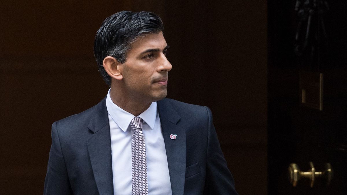 Rishi Sunak Departs Downing Street for PMQs in London
LONDON, UNITED KINGDOM - NOVEMBER 09: British Prime Minister Rishi Sunak departs 10 Downing Street for the House of Commons to face the Leader of the Opposition Sir Keir Starmer during the weekly Prime Minister's Questions (PMQs) in London, United Kingdom on November 09, 2022. Wiktor Szymanowicz / Anadolu Agency (Photo by Wiktor Szymanowicz / ANADOLU AGENCY / Anadolu Agency via AFP)