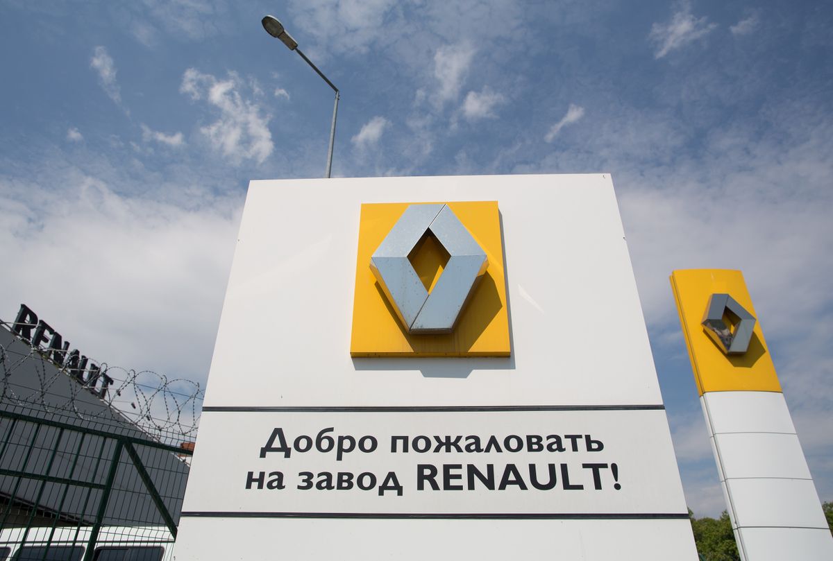 A sign stands outside the Renault SA automobile plant in Moscow, Russia, on Tuesday, May 28, 2019. A prospective deal proposed by Fiat Chrysler Automobiles NV to merge with Renault could create the world's third-biggest carmaker.  