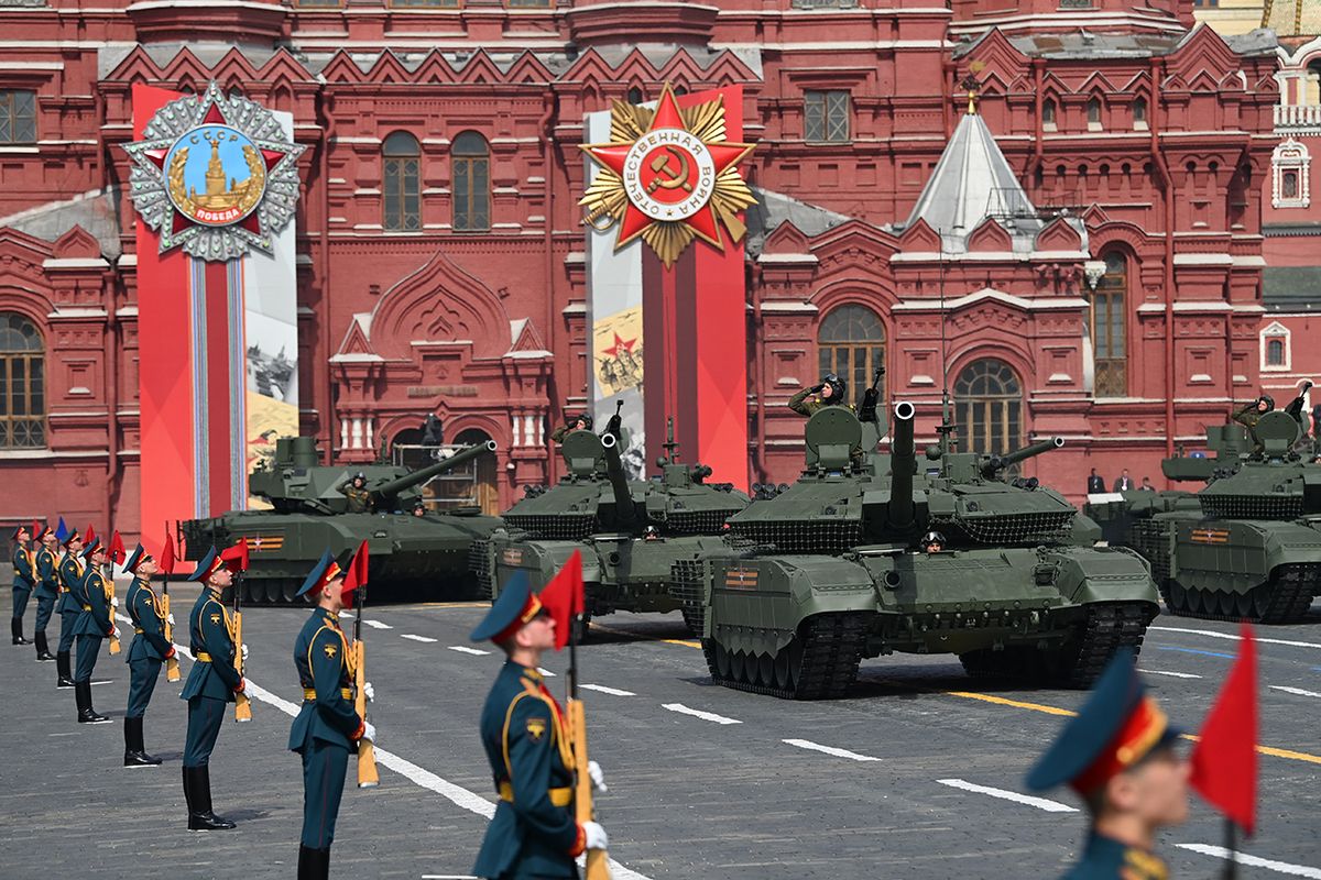 Russian T-90M and T-14 Armata tanks parade through Red Square during the general rehearsal of the Victory Day military parade in central Moscow on May 7, 2022. - Russia will celebrate the 77th anniversary of the 1945 victory over Nazi Germany on May 9. (Photo by Kirill KUDRYAVTSEV / AFP) RUSSIA-HISTORY-WWII-ANNIVERSARY-PARADE-REHEARSAL