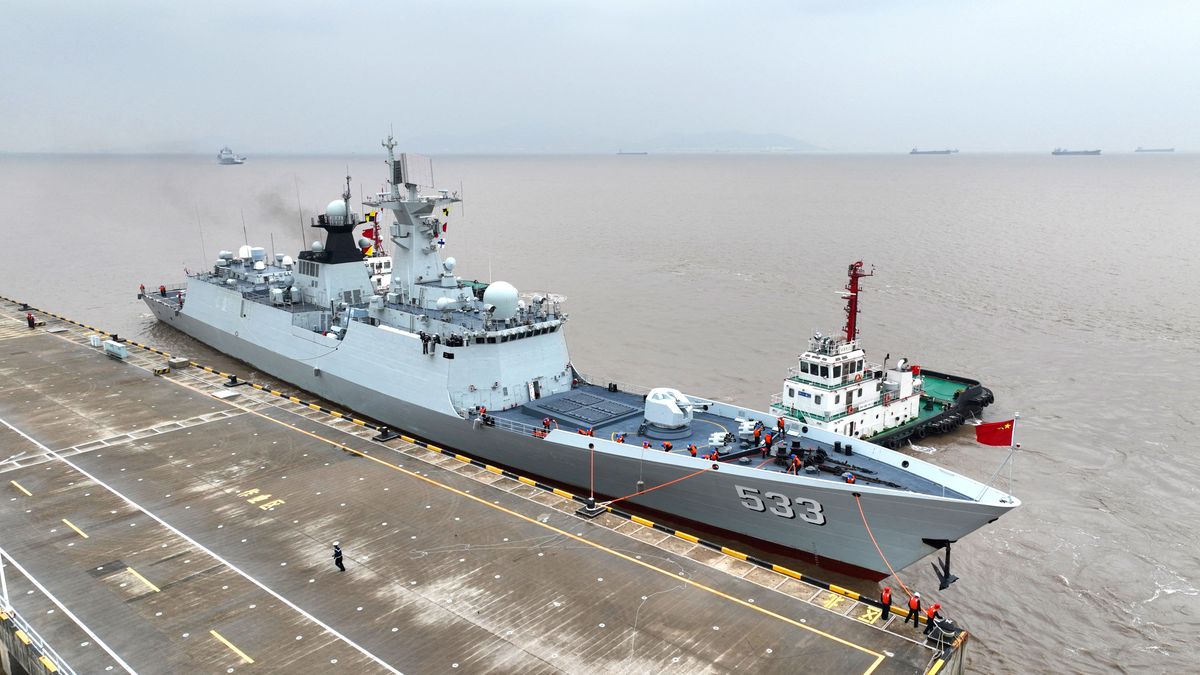 CHINA-ZHEJIANG-NAVY FLEET-ESCORT MISSION-RETURN (CN) (221116) -- HANGZHOU, Nov. 16, 2022 (Xinhua) -- The missile frigate Nantong of the 41st fleet of the Chinese People's Liberation Army Navy returns to a military port in Zhoushan, east China's Zhejiang Province, Nov. 15, 2022. A Chinese navy fleet returned to the port city of Zhoushan in east China's Zhejiang Province on Tuesday after completing its mission of escorting civilian vessels in the Gulf of Aden and in the waters off Somalia. (Photo by Jiang Xia/Xinhua) (Photo by Jiang Xia / XINHUA / Xinhua via AFP)
Kína, hadihajó