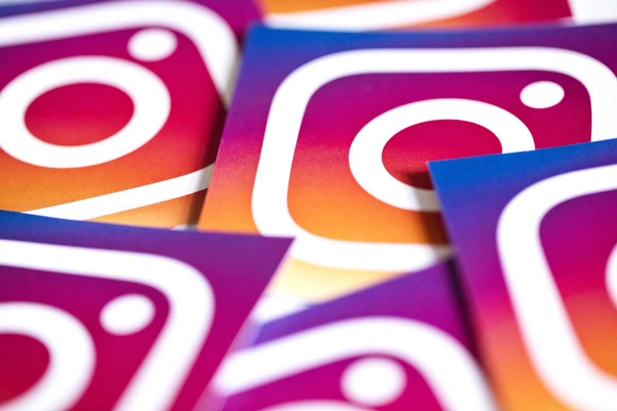 Oxford,,Uk,-,November,17th,2016:,A,Collection,Of,Instagram OXFORD, UK - NOVEMBER 17th 2016: A collection of Instagram logos printed onto paper. Instagram is a popular social media application for sharing images and videos