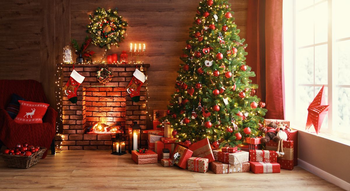 Interior,Christmas.,Magic,Glowing,Tree,,Fireplace,And,Gifts
karácsonyfa, fenyő