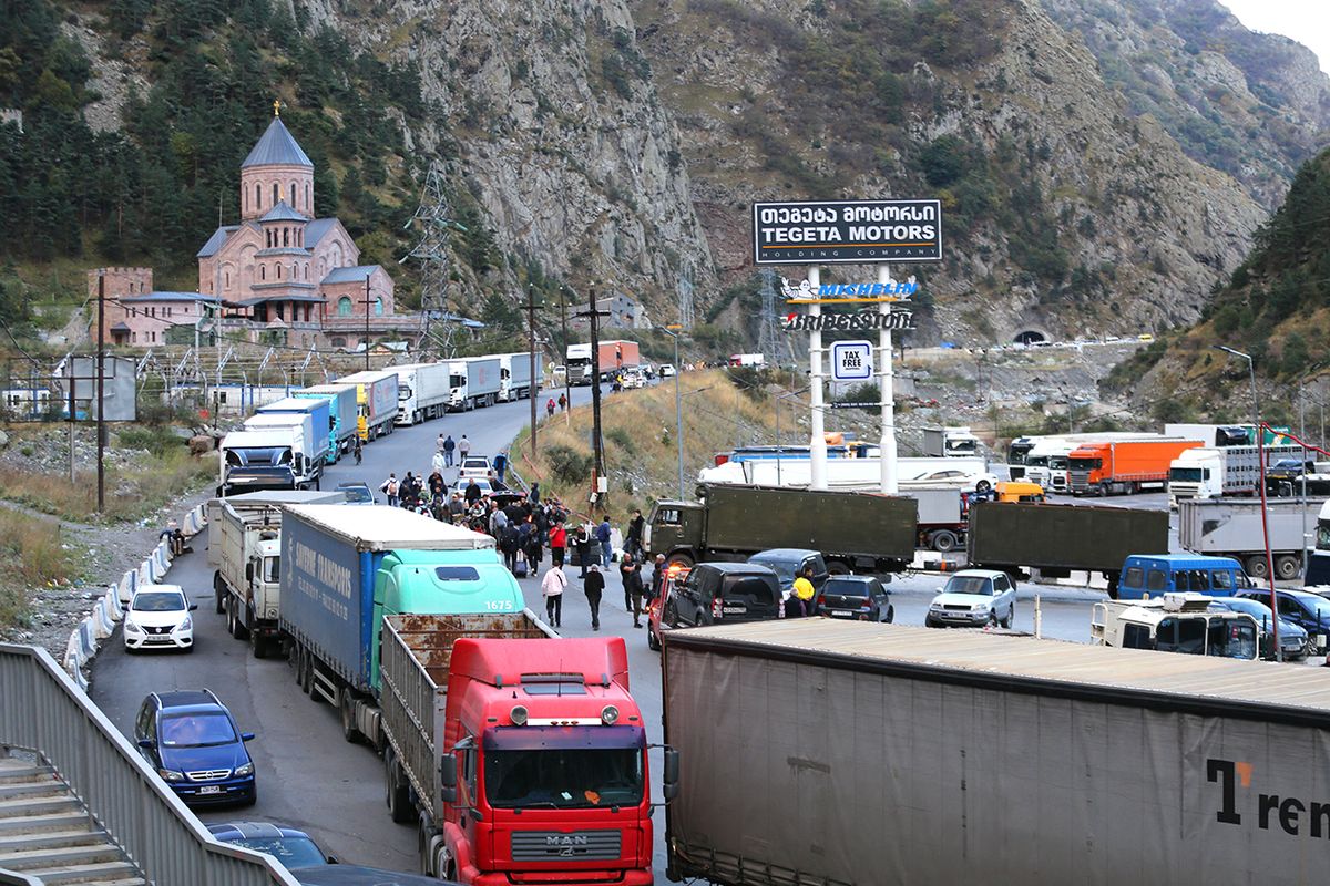 STEPANTSMINDA, GEORGIA - SEPTEMBER 28: Russians are seen attempting to leave their country to avoid a military call-up for the Russia-Ukraine war as queues have formed at the Kazbegi border crossing in the Kazbegi municipality of Stepantsminda, Georgia on September 28, 2022. The number of Russian citizens entering Georgia has increased by approximately 45 percent after Vladimir Putin's partial mobilisation order. Davit Kachkachishvili / Anadolu Agency (Photo by Davit Kachkachishvili / ANADOLU AGENCY / Anadolu Agency via AFP)