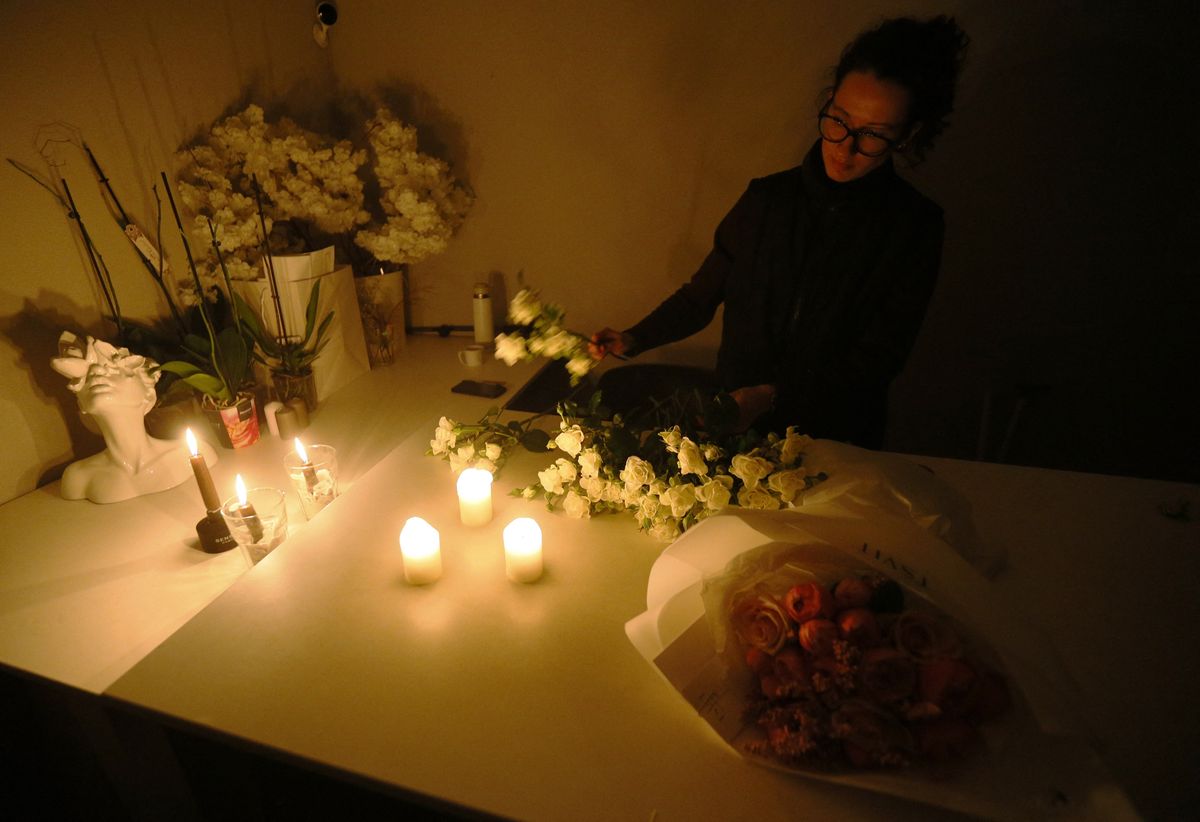 Ukrainians face power outage in Odesa