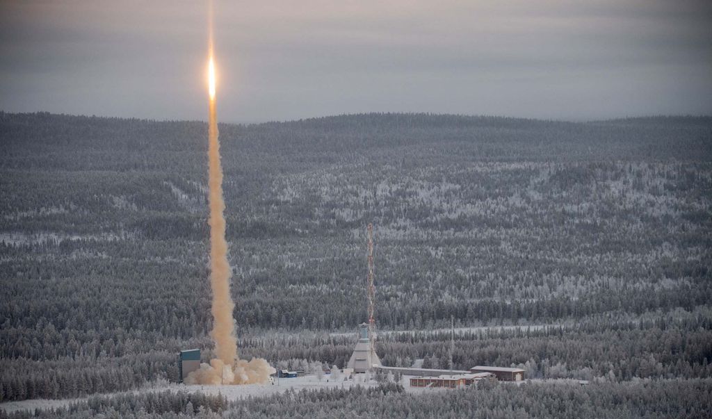 Picture taken on November 23, 2022 shows the launch of the "SubOrbital Express 3" suborbital rocket from the Esrange Space Center in Jukkasjärvi, northern Sweden. - "SubOrbital Express 3" carried payload for scientific experiments "to investigate everything from stem cells for diabetes research, to particle research that will provide answers about the origin of planets", according to the state-owned Swedish Space Corporation (SSC). The rocket reached space with an altitude of 260 kilometers, before falling down to Earth as expected after a six minutes flight. The Esrange Space Center, operated by SSC, is one of the space launch sites furthest north on Earth. The space center is currently preparing its first satellite launch for 2023 or 2024, which aim to be a first on continental European soil. (Photo by Marc PRÉEL / AFP)