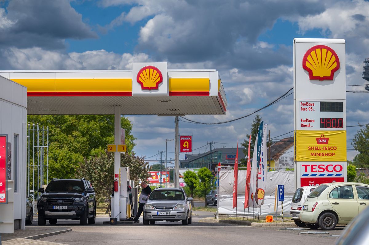 MOL Budapest
Benzinkút üzemanyag-töltő állomás benzin gázolaj üzemanyag hatósági ár árstop 480 Forint
