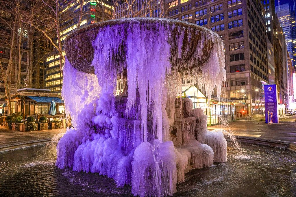 Winter Weather In New York City - The Josephine Shaw Lowell Memorial Fountain In Bryant Park