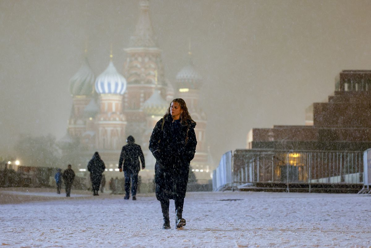 First Snow Of The Winter Season In Moscow