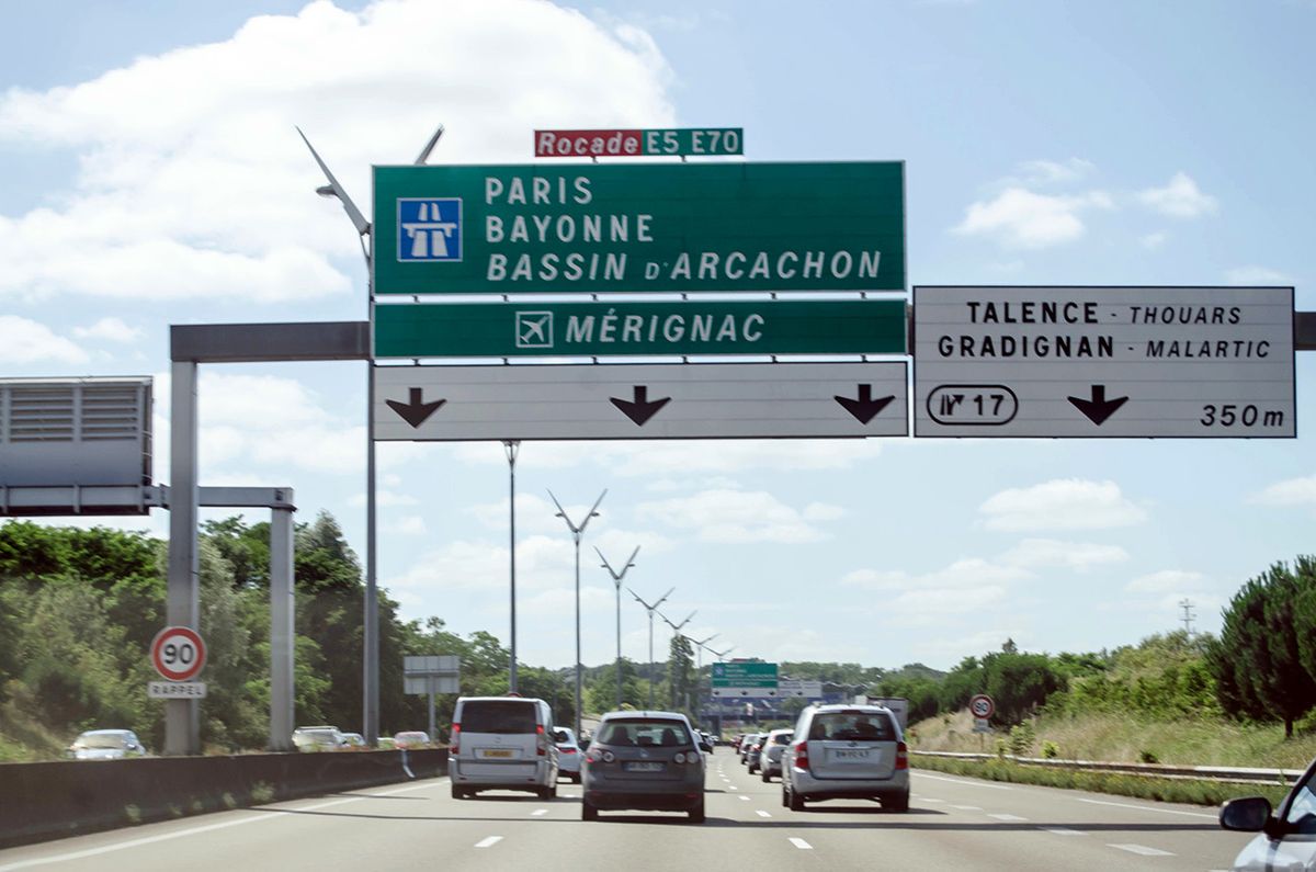 A630, Bordeaux, France The A630 autoroute is a motorway in south west France. It is the bypass for Bordeaux, also called Rocade, and forms part of the European routes E5 E70. It has 2 lanes each way and currently is being widened to 3 lanes.