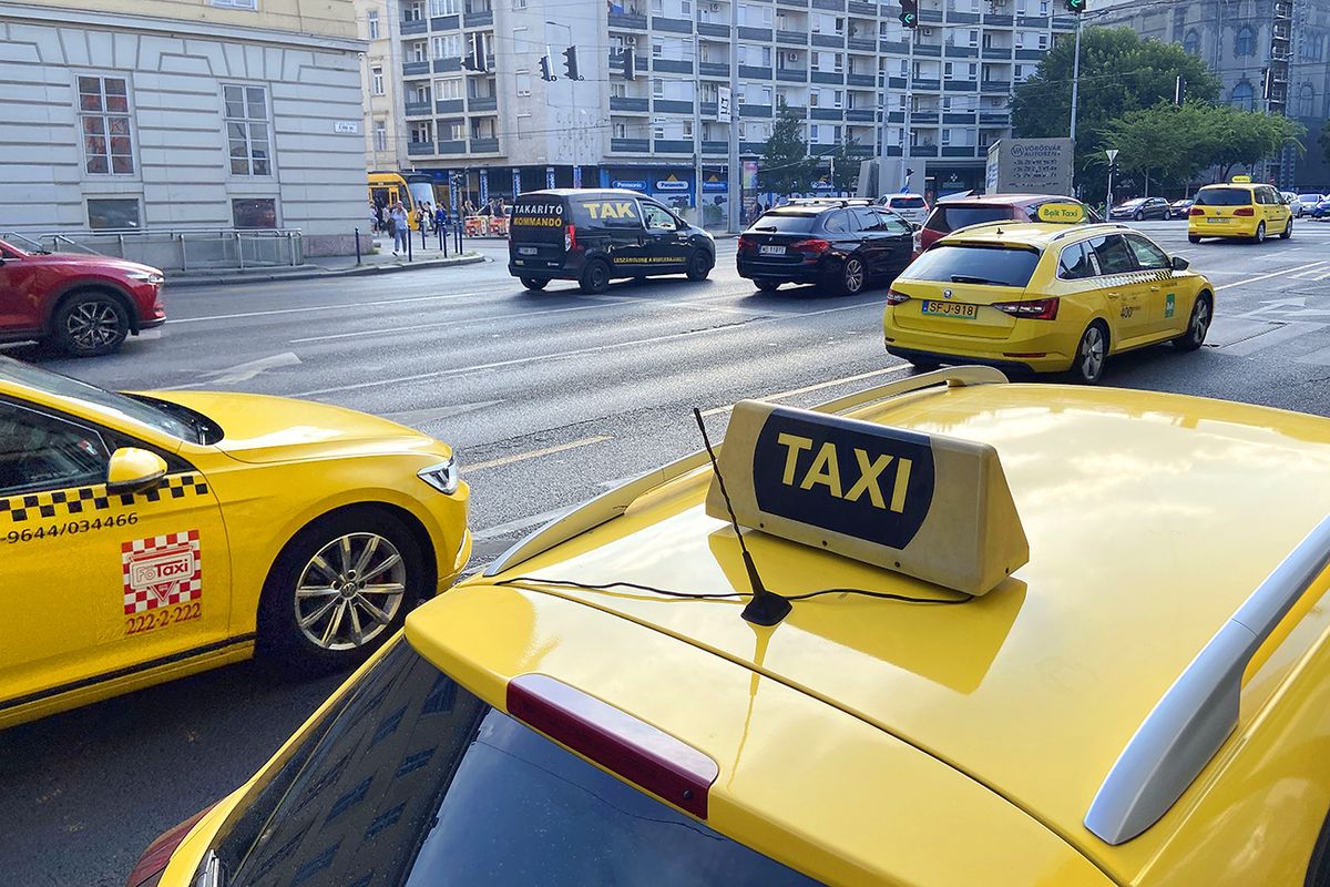 2022.09.12.taxifoto:Kallus György/Világgazdaság 2022.09.12.
taxi
foto:Kallus György/Világgazdaság