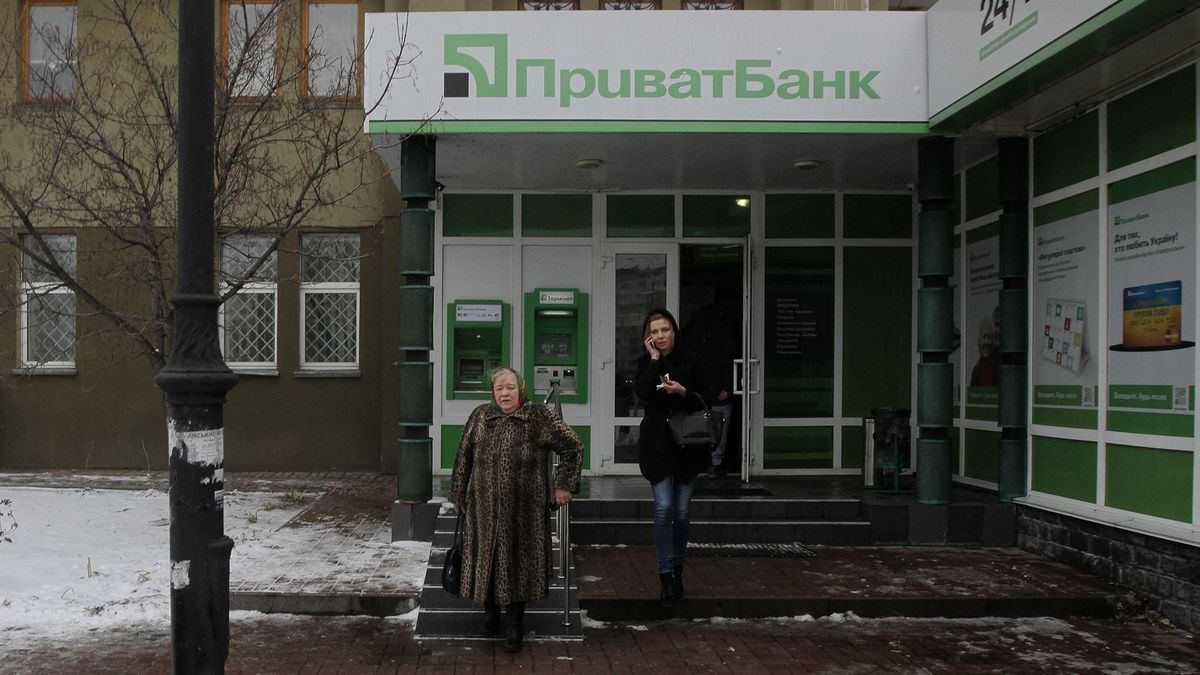 Ukraine nationalizes largest bank after stability concerns