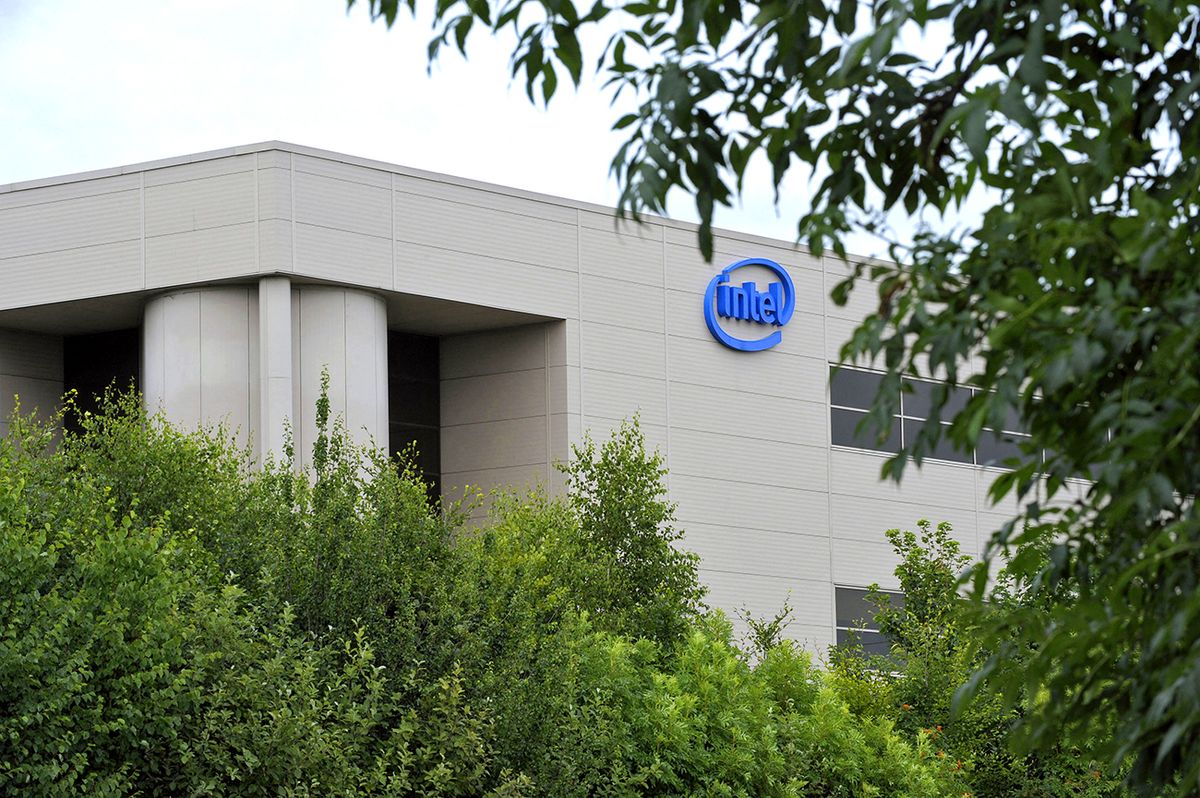 A picture taken on July 18, 2009 shows Intel factory of Leixlip, some 20 km from Dublin. US tech giant Intel has announced that it will cut almost 300 jobs of its Irish plant.   AFP PHOTO/ MIGUEL RIOPA (Photo by MIGUEL RIOPA / AFP)