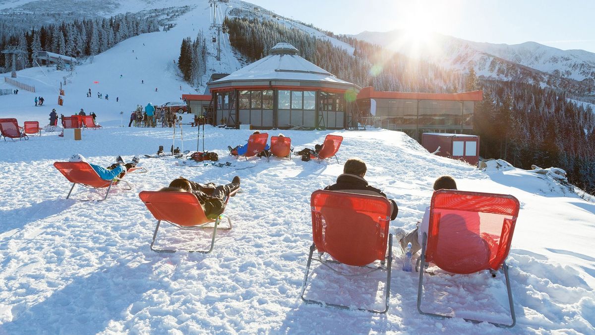 Chopok,,Slovakia,-,January,12,,2017:,Skiers,And,Snowboarders,Taking