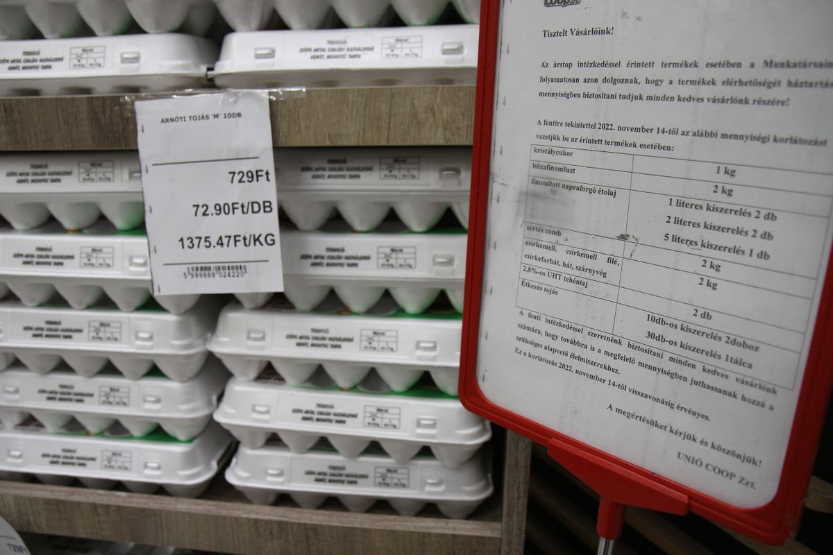 20221115 MiskolcKét újabb termékkel, a tojással és az étkezési burgonyával bővül a hatósági áras áruk köre. A kormányrendeletből az is kiderült, hogy már az új szabály: a tojás és az étkezési burgonya esetében a bruttó kiskereskedelmi ár nem lehet magasabb a kereskedő által 2022. szeptember 30-án alkalmazott árnál.