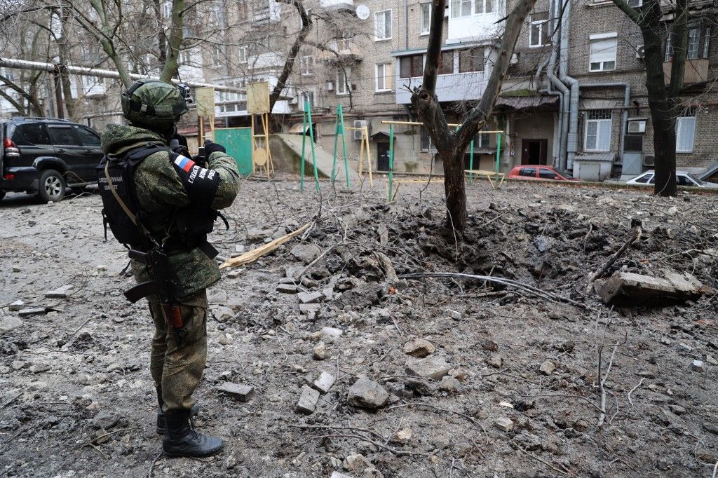 Hospital damaged in Donetsk after shelling