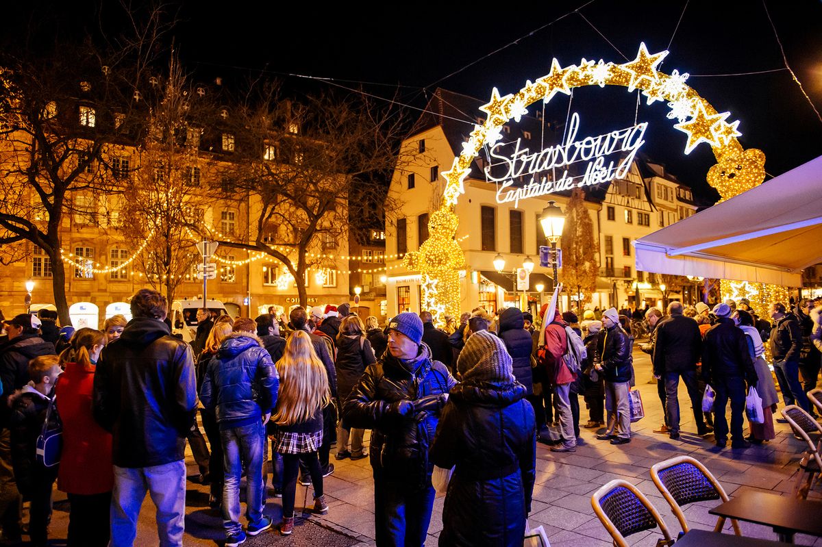Strasbourg,,France,-,Nov,28,,2015:,Busy,Christmas,Market,Christkindlmarkt