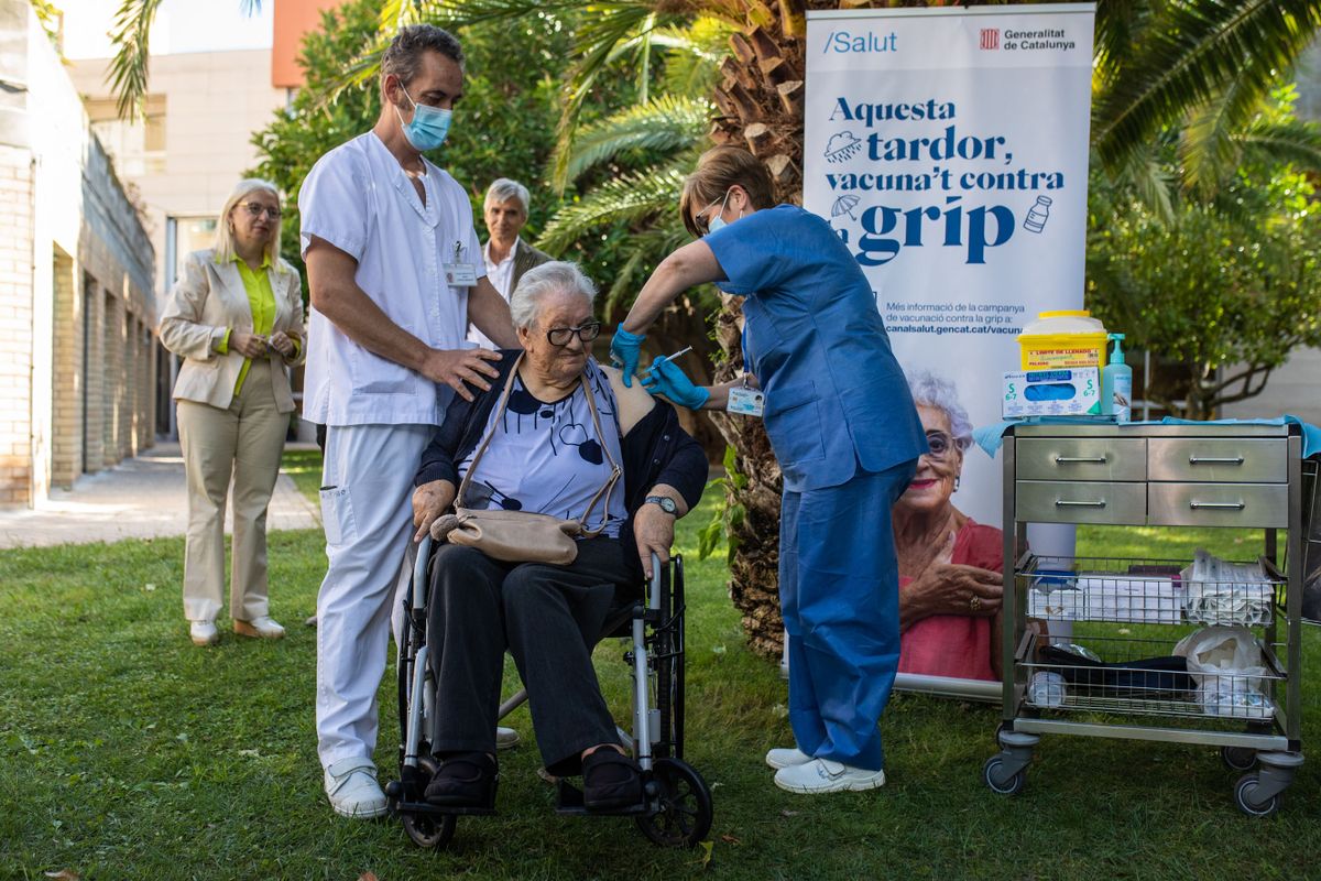 BARCELONA, SPAIN - SEPTEMBER 26: Josefa Perez, 91 years old, was the first Catalan to receive the covid-19 vaccine in 2020, now she is also the first to receive the fourth dose in Catalonia by adding the flu vaccine on September 26, 2022 in Barcelona, Spain. People living in care settings and those over 80 years of age will begin to receive their fourth dose of covid vaccine today as agreed by the Public Health Commission in Barcelona. (Photo by)